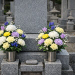 お墓の供花でNGなのは？供えてはいけない花と正しい選び方