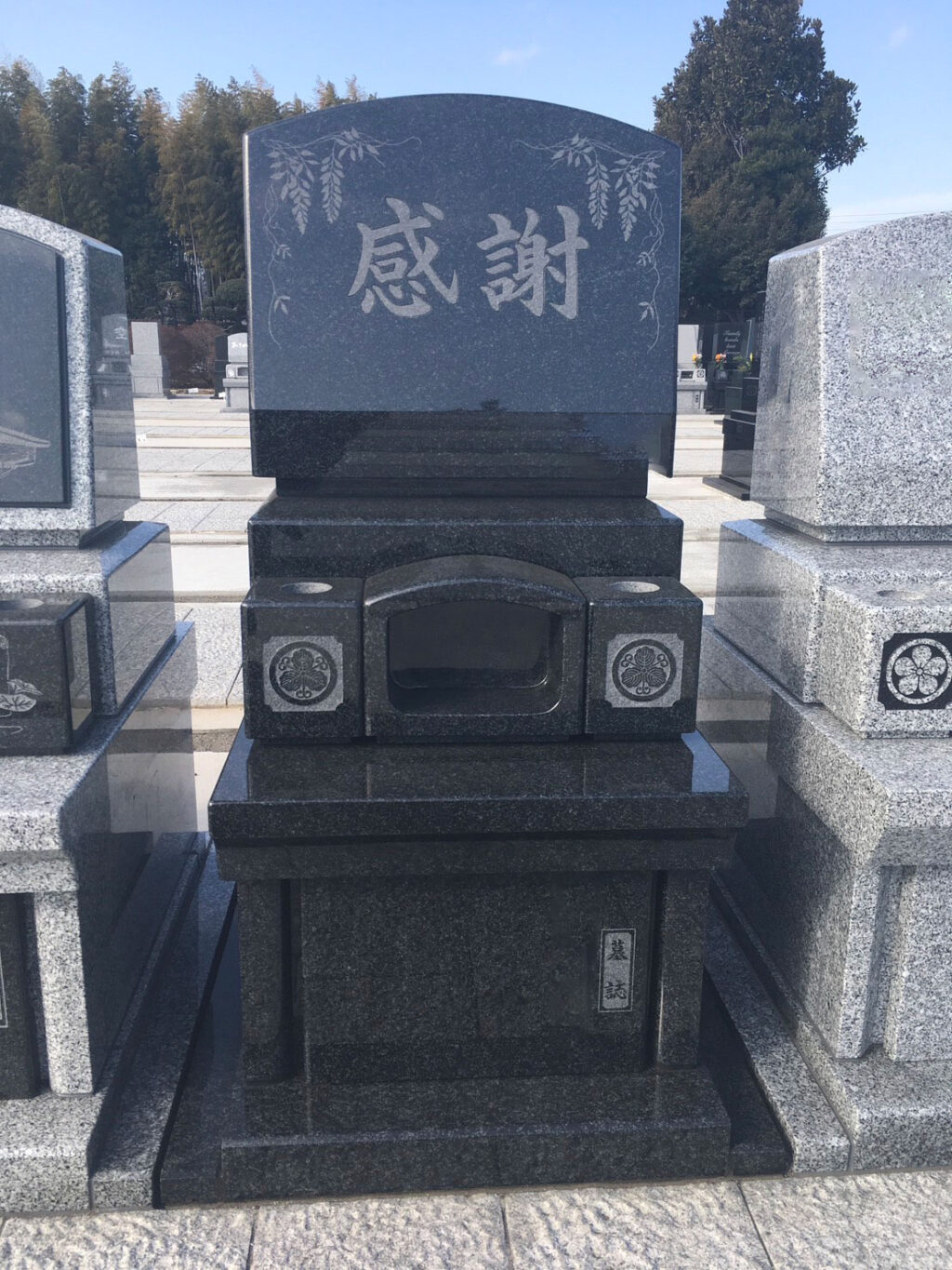 最初は納骨堂を考えていたのですが、霊園で墓石を建てることにし、紅葉亭を選びました。