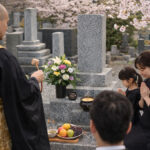 春法要の準備、どこから始める？三回忌・七回忌の流れとお墓の確認ポイント